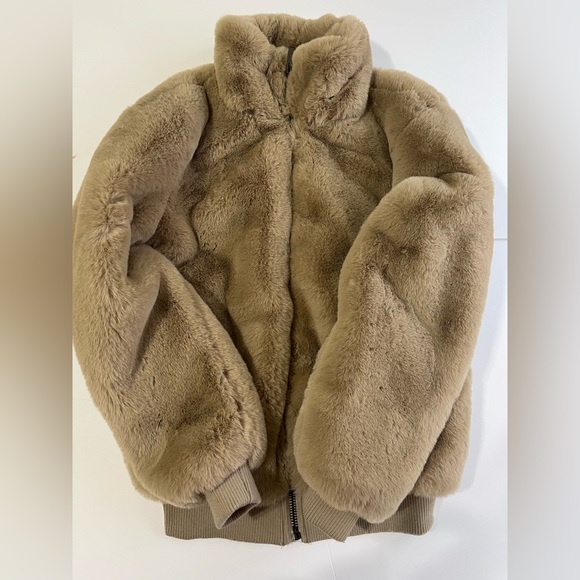 NWT XS Camel 🐪 Faux Fur Bomber Jacket - Picture 7 of 8